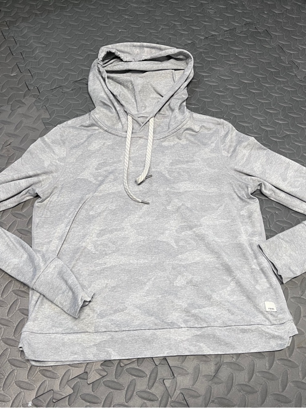 Vuori Halo Women’s S Light Gray Hooded Pullover camo - Picture 5 of 11
